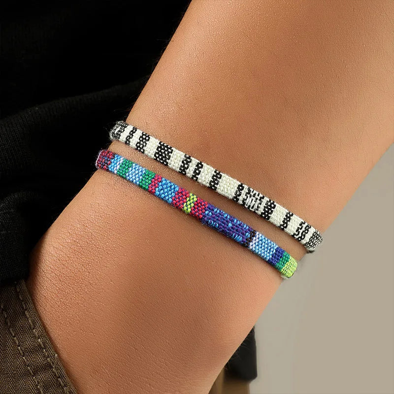 6Pcs/set random hand rope set with string for men and women an adjustable Bohemian bracelet
