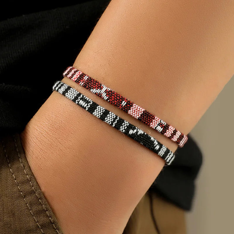 6Pcs/set random hand rope set with string for men and women an adjustable Bohemian bracelet